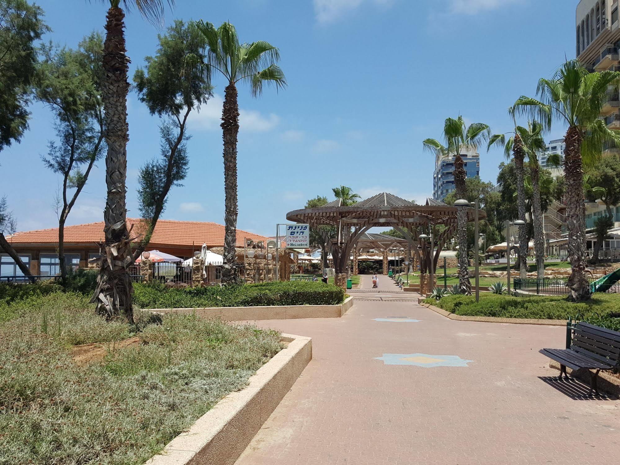 Netanya Motel Pierre Exteriör bild