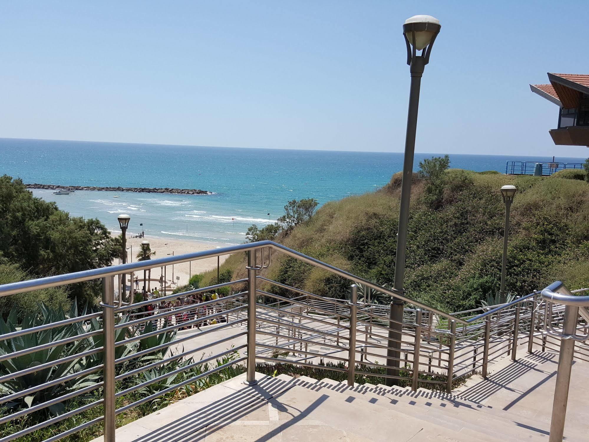 Netanya Motel Pierre Exteriör bild